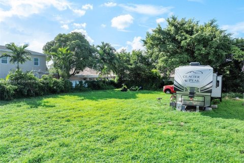 Terreno en venta en Miami, Florida № 1365370 - foto 22