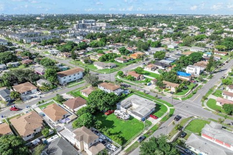 Terreno en venta en Miami, Florida № 1365370 - foto 11