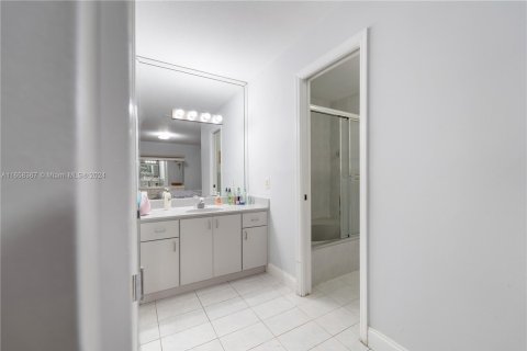 Casa en venta en Miami, Florida, 4 dormitorios, 172.52 m2 № 1365369 - foto 24