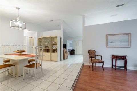 Villa ou maison à vendre à Miami, Floride: 4 chambres, 172.52 m2 № 1365369 - photo 11