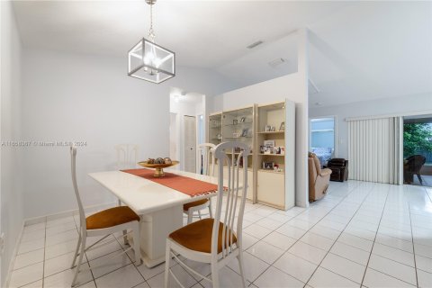 Casa en venta en Miami, Florida, 4 dormitorios, 172.52 m2 № 1365369 - foto 10