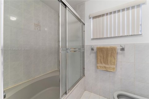 Casa en venta en Miami, Florida, 4 dormitorios, 172.52 m2 № 1365369 - foto 26