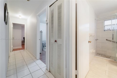 Casa en venta en Miami, Florida, 4 dormitorios, 172.52 m2 № 1365369 - foto 17