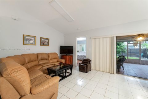 Villa ou maison à vendre à Miami, Floride: 4 chambres, 172.52 m2 № 1365369 - photo 15