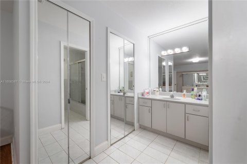 Villa ou maison à vendre à Miami, Floride: 4 chambres, 172.52 m2 № 1365369 - photo 25