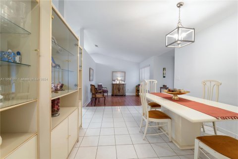 Villa ou maison à vendre à Miami, Floride: 4 chambres, 172.52 m2 № 1365369 - photo 12