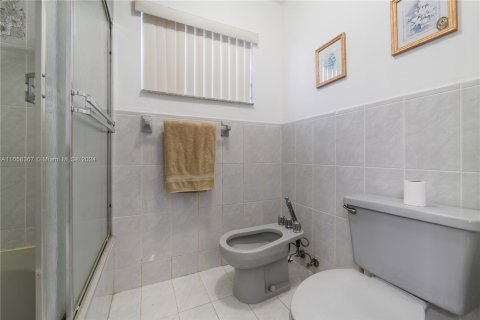 Casa en venta en Miami, Florida, 4 dormitorios, 172.52 m2 № 1365369 - foto 19