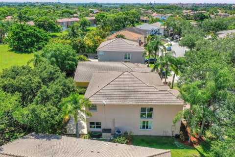 House in Weston, Florida 4 bedrooms, 261.24 sq.m. № 1221620 - photo 23