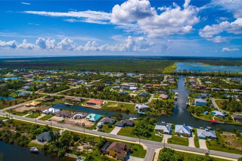 House in Port Charlotte, Florida 3 bedrooms, 205.87 sq.m. № 669266 - photo 3