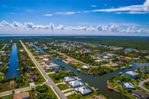 House in Port Charlotte, Florida 3 bedrooms, 205.87 sq.m. № 669266 - photo 29