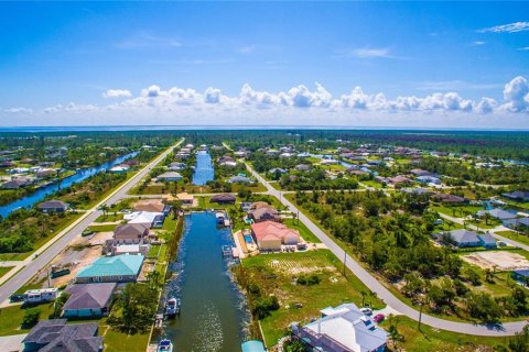 House in Port Charlotte, Florida 3 bedrooms, 205.87 sq.m. № 669266 - photo 4