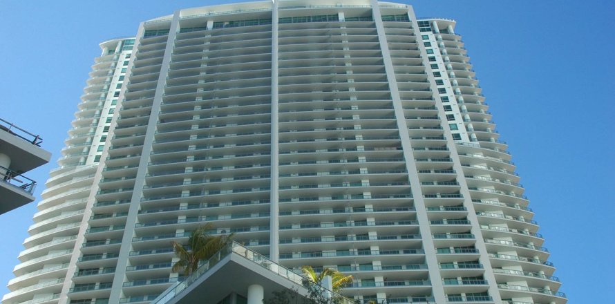 Apartment in THE IVY in Miami, Florida 1 bedroom, 79 sq.m. № 102557