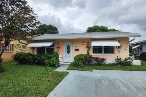 Villa ou maison à vendre à Tamarac, Floride: 2 chambres, 92.62 m2 № 1306446 - photo 1