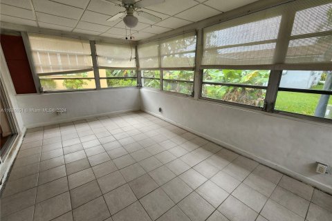 Villa ou maison à vendre à Tamarac, Floride: 2 chambres, 92.62 m2 № 1306446 - photo 12