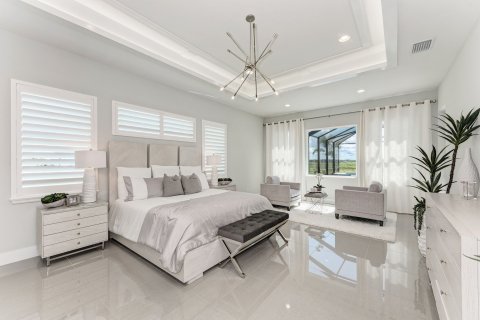 House in Hampton Lakes by Medallion Home in Sarasota, Florida 4 bedrooms, 386 sq.m. № 572146 - photo 3