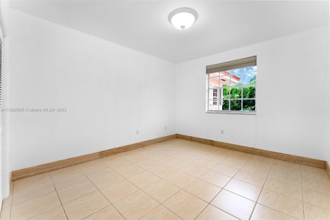 House in Coral Gables, Florida 5 bedrooms, 371.89 sq.m. № 862139 - photo 26
