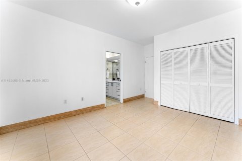Casa en venta en Coral Gables, Florida, 5 dormitorios, 371.89 m2 № 862139 - foto 29