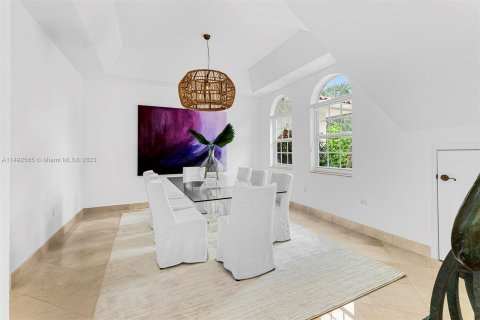 House in Coral Gables, Florida 5 bedrooms, 371.89 sq.m. № 862139 - photo 8