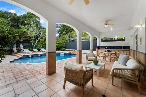 House in Coral Gables, Florida 5 bedrooms, 371.89 sq.m. № 862139 - photo 30