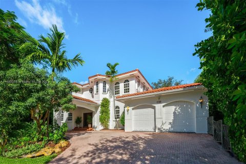 House in Coral Gables, Florida 5 bedrooms, 371.89 sq.m. № 862139 - photo 2