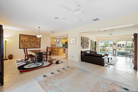 House in Wilton Manors, Florida 3 bedrooms, 172.8 sq.m. № 1216412 - photo 30