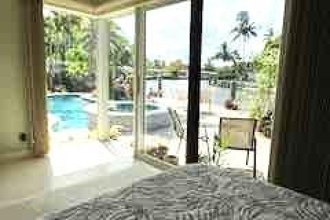 House in Wilton Manors, Florida 3 bedrooms, 172.8 sq.m. № 1216412 - photo 11