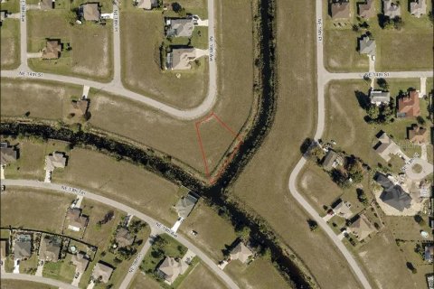 Terrain à vendre à Cape Coral, Floride № 362395 - photo 1