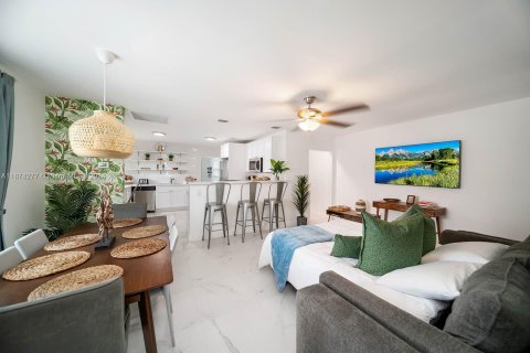 Casa en venta en Miami, Florida, 4 dormitorios, 134.99 m2 № 1397396 - foto 12