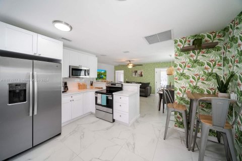 Casa en venta en Miami, Florida, 4 dormitorios, 134.99 m2 № 1397396 - foto 15