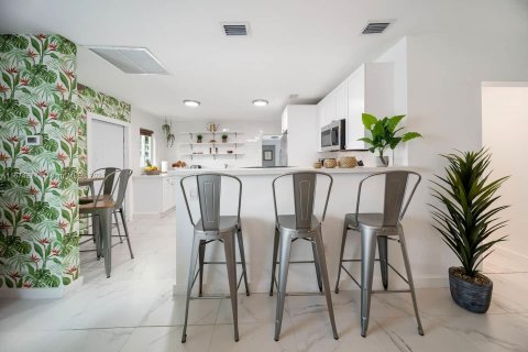 Casa en venta en Miami, Florida, 4 dormitorios, 134.99 m2 № 1397396 - foto 16