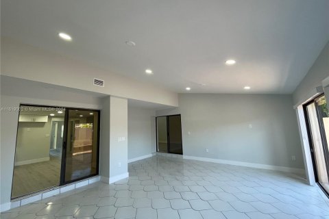 Touwnhouse à vendre à Hialeah, Floride: 2 chambres, 189.43 m2 № 1240198 - photo 12