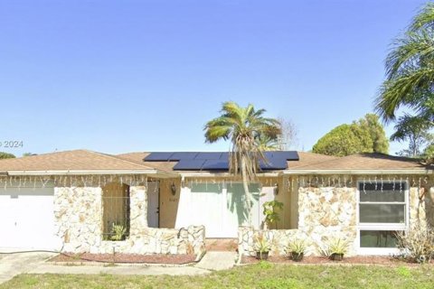 Casa en venta en Holiday, Florida, 3 dormitorios, 141.12 m2 № 1287008 - foto 1