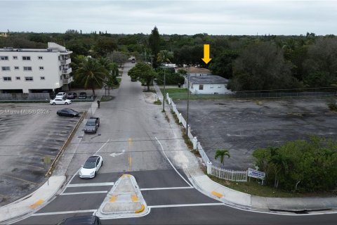 Купить коммерческую недвижимость в Норт-Майами, Флорида № 1102623 - фото 6