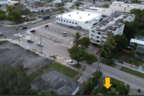 Commercial property in North Miami, Florida № 1102623 - photo 5