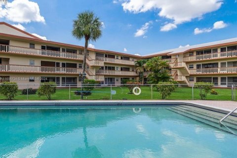 Copropriété à vendre à Hollywood, Floride: 2 chambres, 100.15 m2 № 1364959 - photo 27