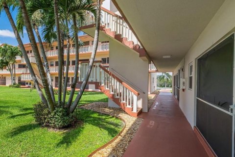 Copropriété à vendre à Hollywood, Floride: 2 chambres, 100.15 m2 № 1364959 - photo 28