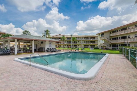 Condo in Hollywood, Florida, 2 bedrooms  № 1364959 - photo 24