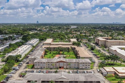 Condo in Hollywood, Florida, 2 bedrooms  № 1364959 - photo 23