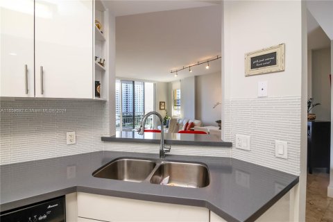 Condo in Miami, Florida, 1 bedroom  № 1364922 - photo 3