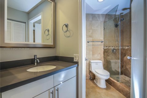 Condo in Miami, Florida, 1 bedroom  № 1364922 - photo 7