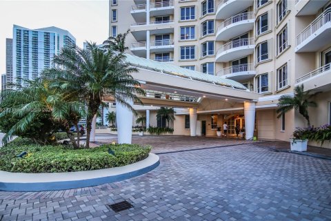 Condo in Miami, Florida, 1 bedroom  № 1364922 - photo 14