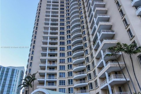 Condo in Miami, Florida, 1 bedroom  № 1364922 - photo 15