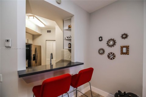 Condo in Miami, Florida, 1 bedroom  № 1364921 - photo 2