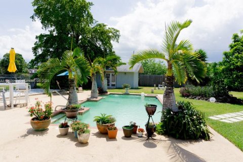 House in Miami, Florida 3 bedrooms, 192.87 sq.m. № 1184162 - photo 13