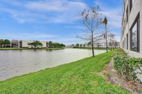 Condo in Tamarac, Florida, 2 bedrooms  № 919845 - photo 1