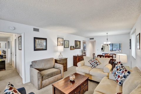 Condo in Tamarac, Florida, 2 bedrooms  № 919845 - photo 11