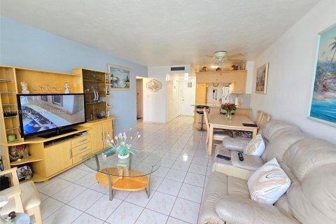 Condo in Miami Beach, Florida, 1 bedroom  № 1316481 - photo 6