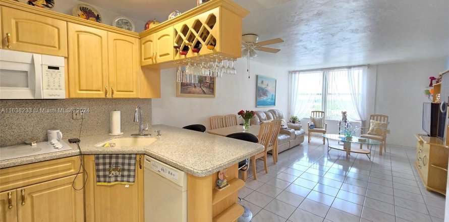 Condo in Miami Beach, Florida, 1 bedroom  № 1316481