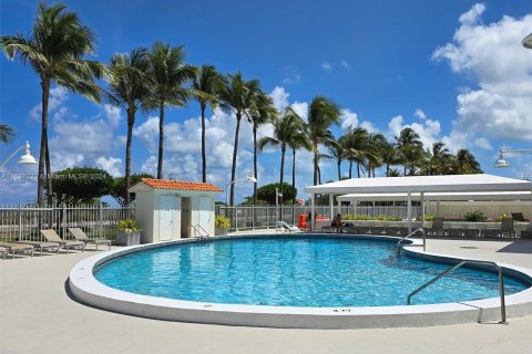 Condo in Miami Beach, Florida, 1 bedroom  № 1316481 - photo 25