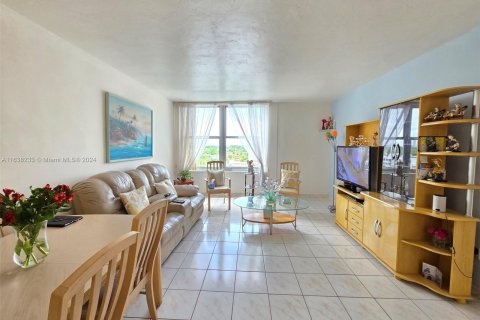 Condo in Miami Beach, Florida, 1 bedroom  № 1316481 - photo 4